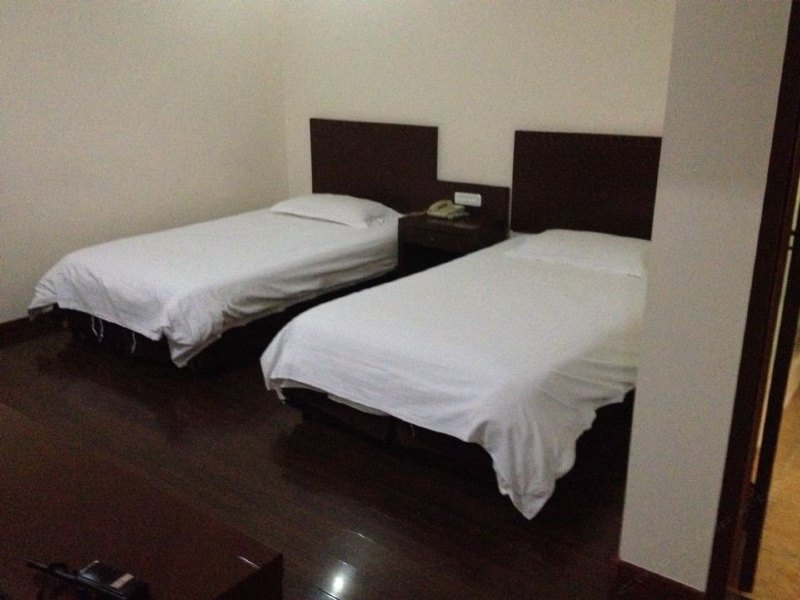 hotelPic