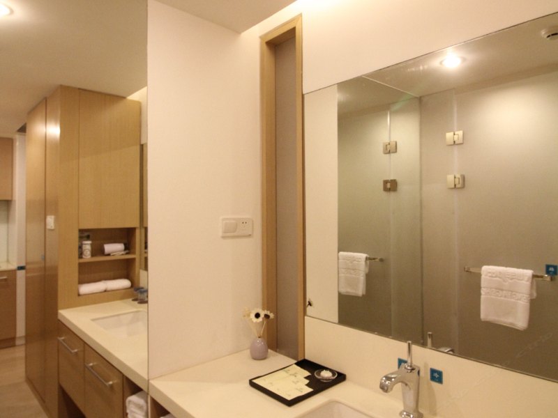 hotelPic