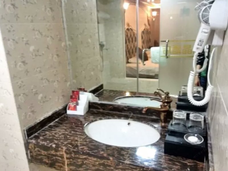 hotelPic