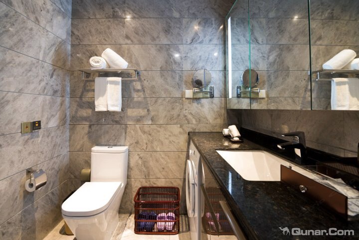 hotelPic