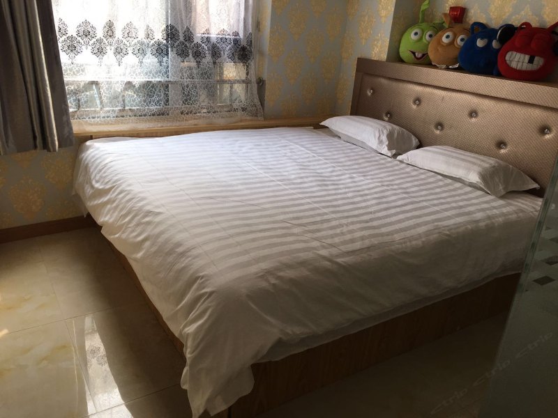 hotelPic