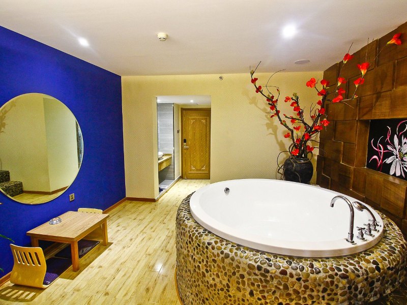 hotelPic