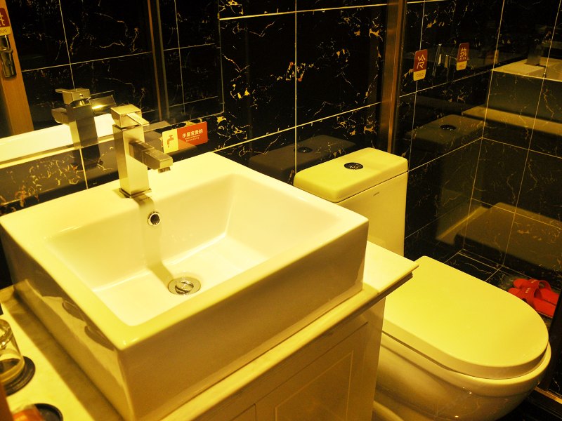hotelPic