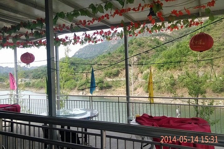 hotelPic