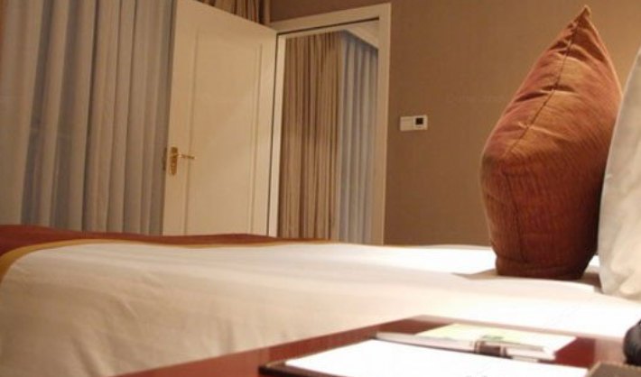 hotelPic