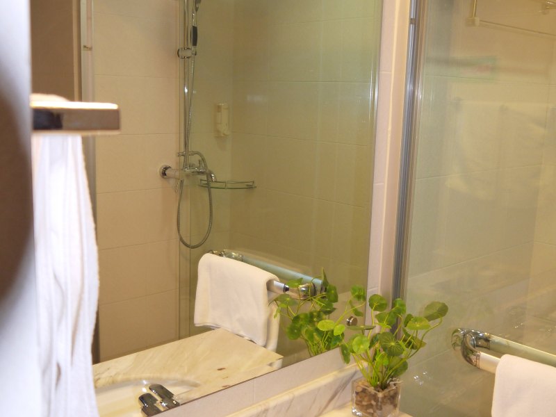 hotelPic