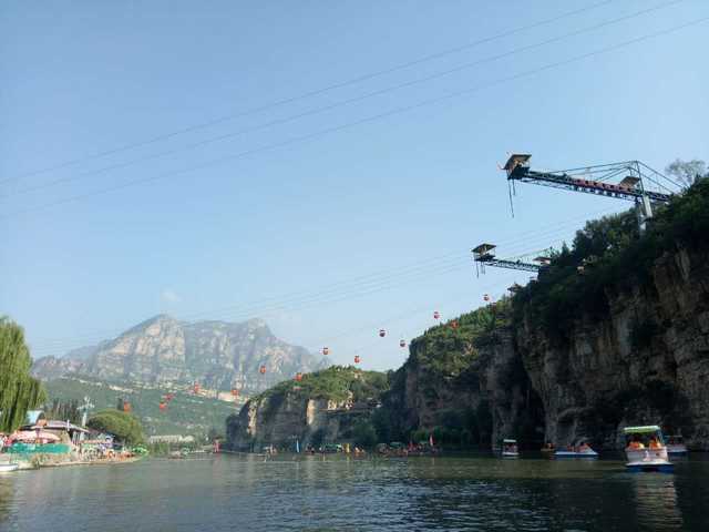  聚龙湾玻璃栈道-拒马乐园1日游>游山玩水品虹鳟,十渡