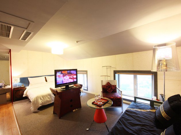 hotelPic