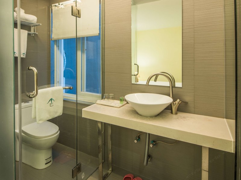 hotelPic