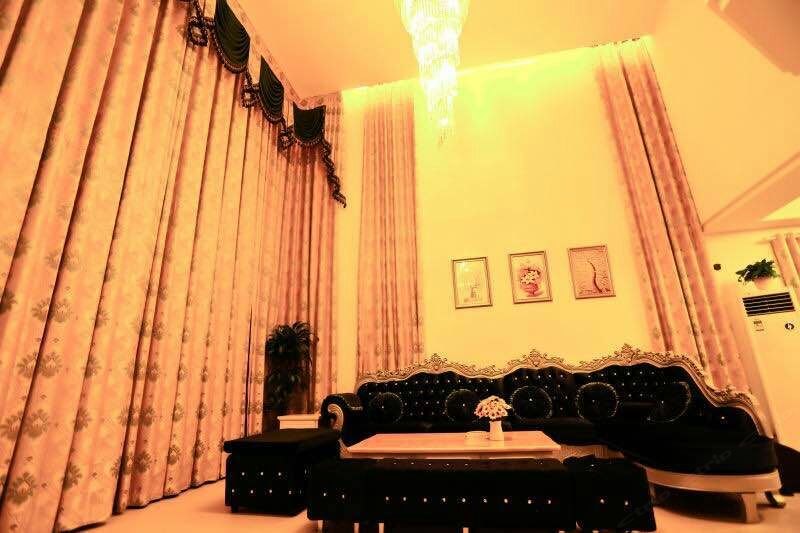 hotelPic