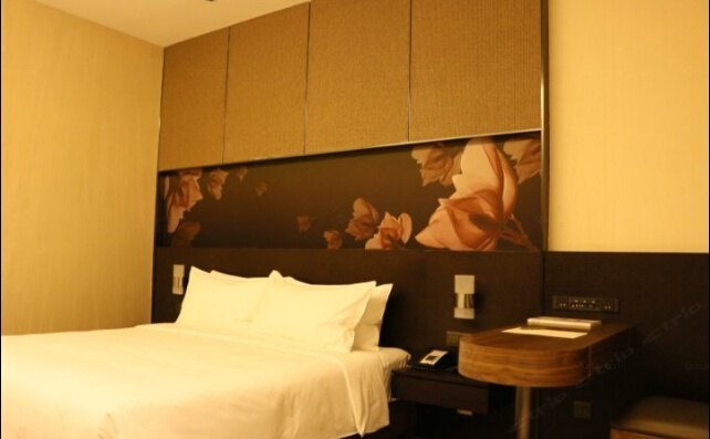 hotelPic