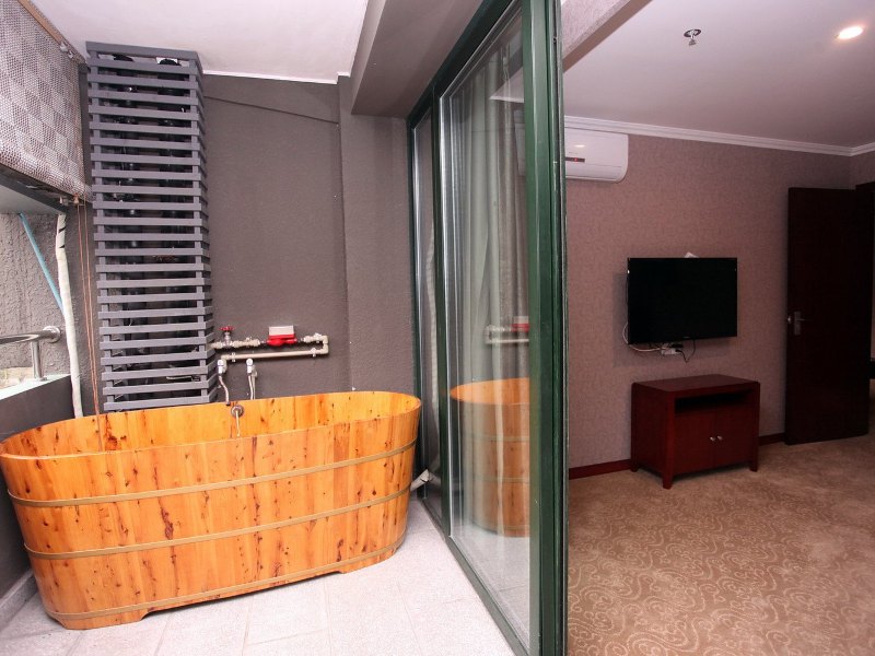 hotelPic