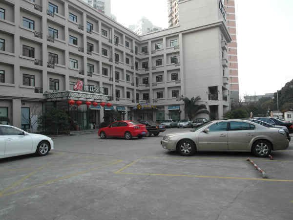 hotelPic