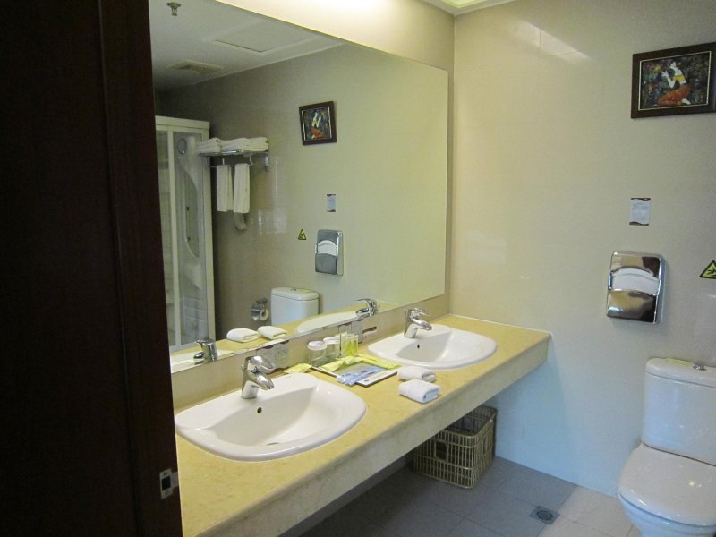 hotelPic