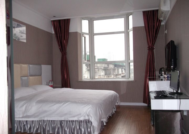 hotelPic