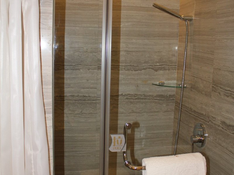 hotelPic