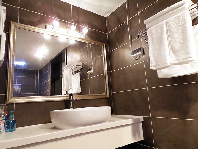 hotelPic