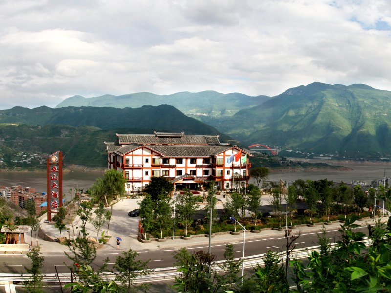 hotelPic