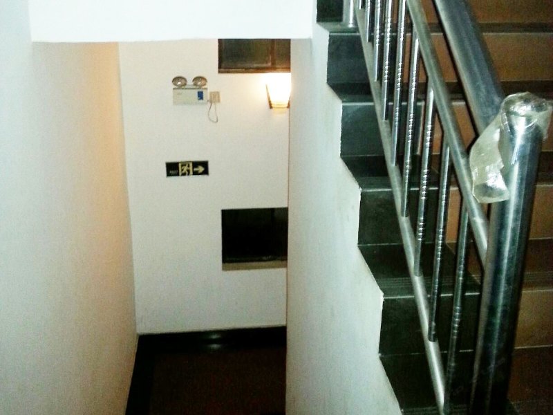 hotelPic
