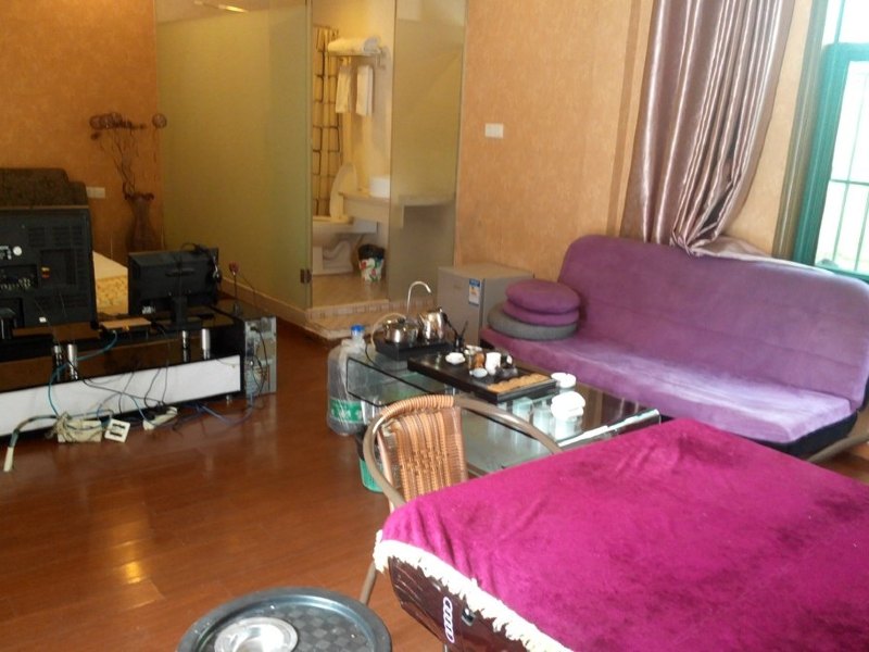 hotelPic