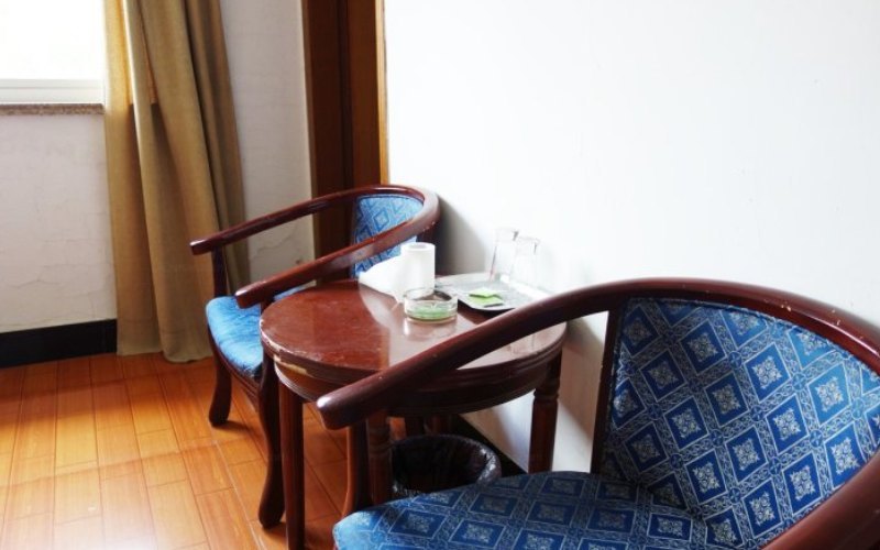hotelPic