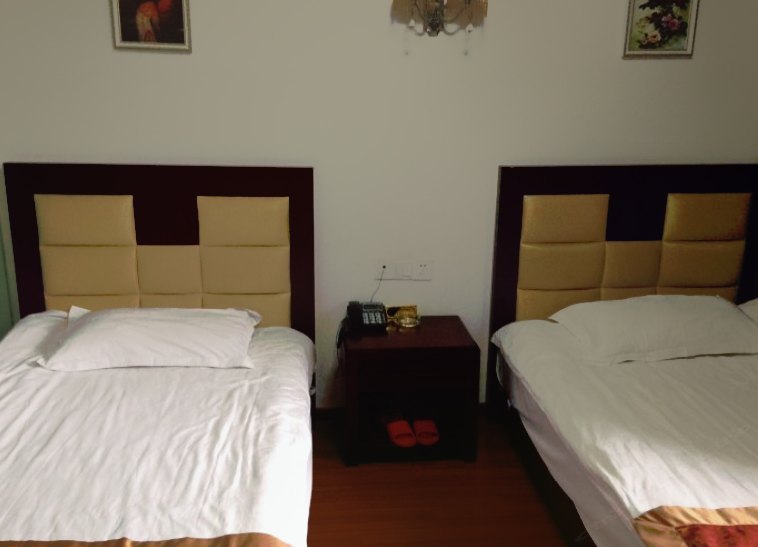 hotelPic