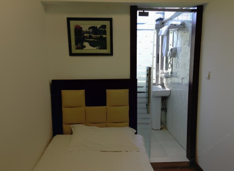 hotelPic