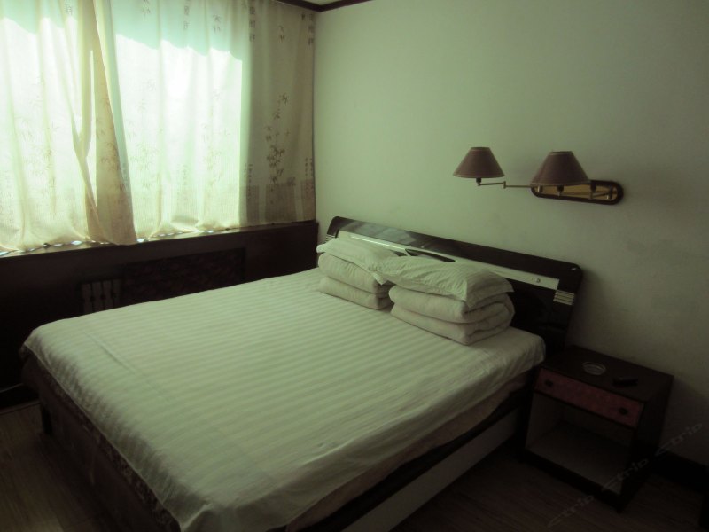 hotelPic