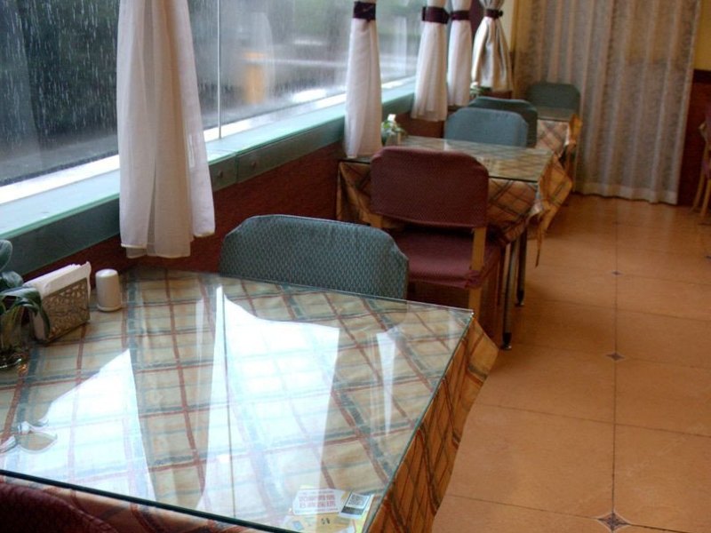 hotelPic