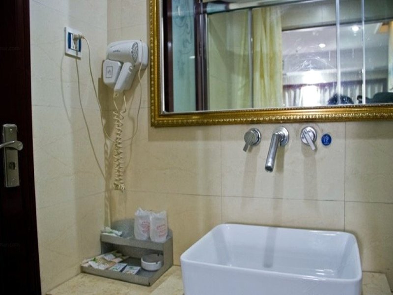 hotelPic