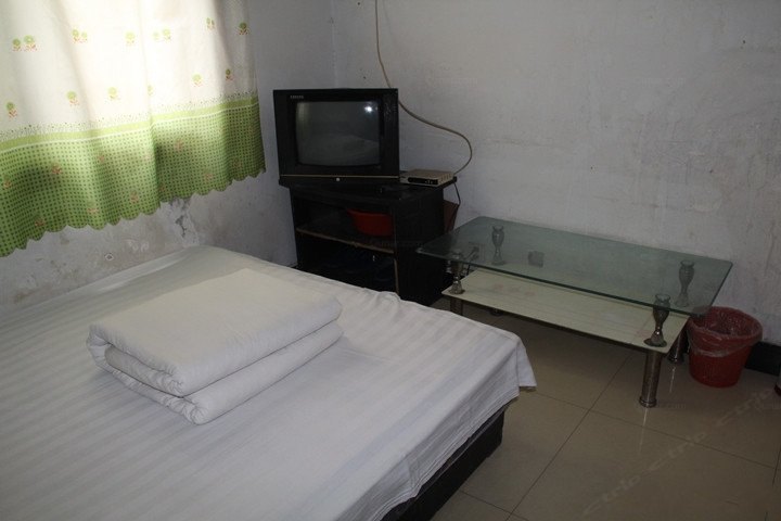 hotelPic