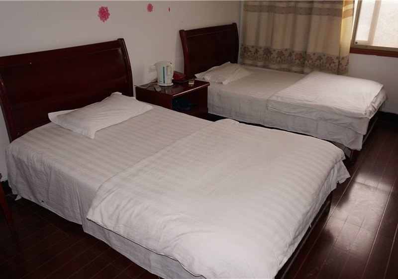hotelPic