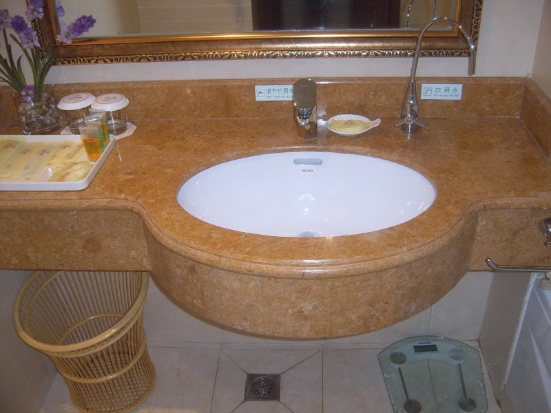 hotelPic