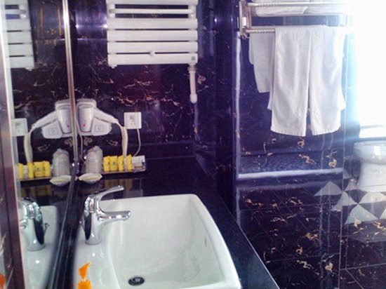hotelPic