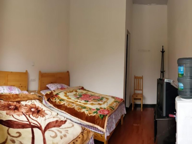 hotelPic