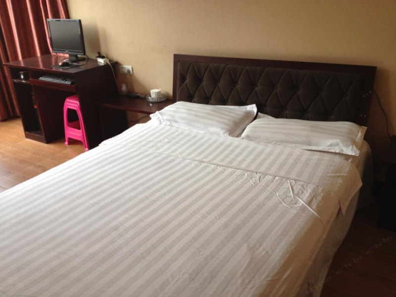 hotelPic