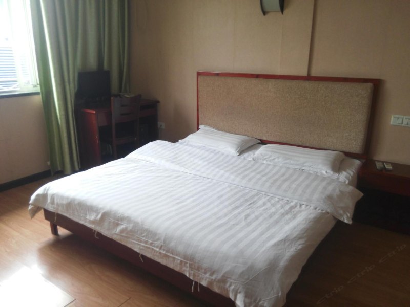 hotelPic