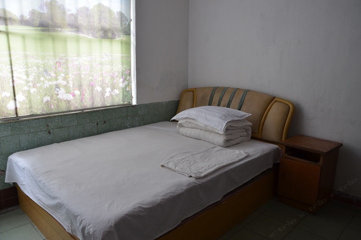 hotelPic