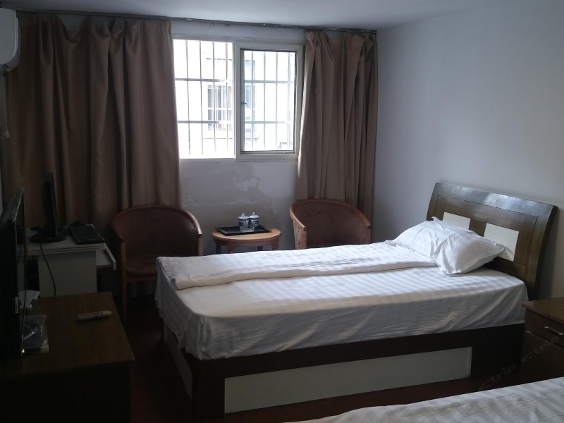 hotelPic