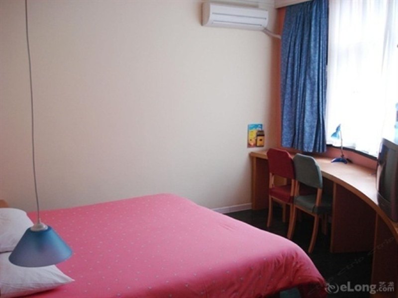 hotelPic