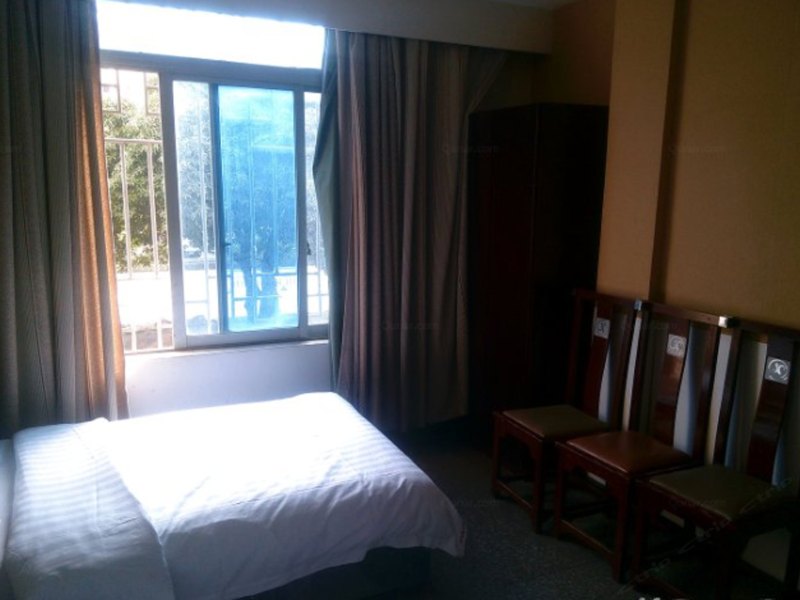 hotelPic