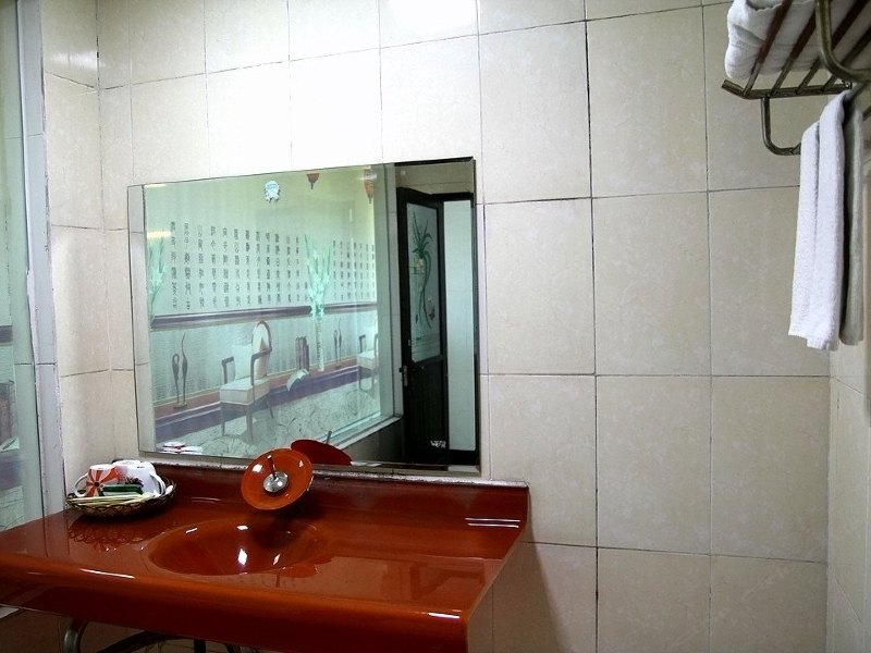 hotelPic