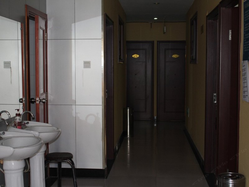 hotelPic