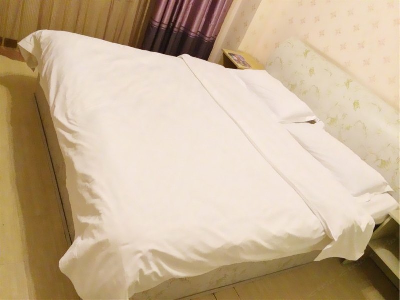 hotelPic
