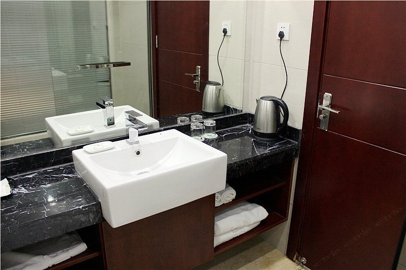 hotelPic