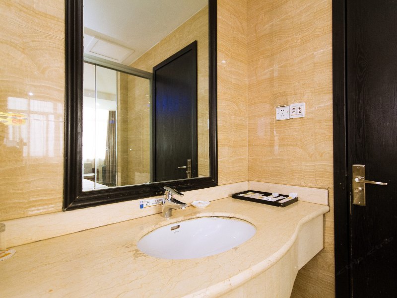 hotelPic