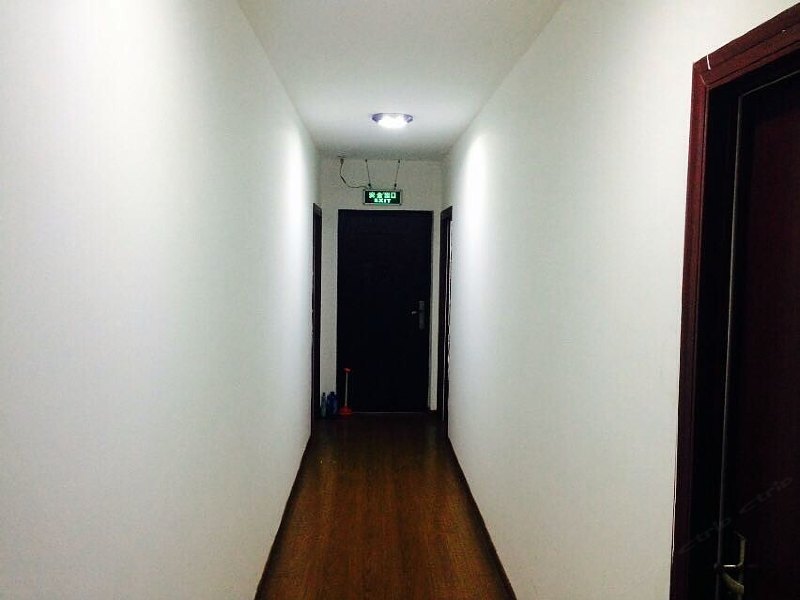 hotelPic