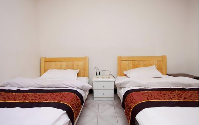 hotelPic