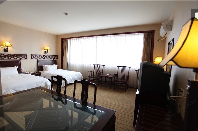 hotelPic