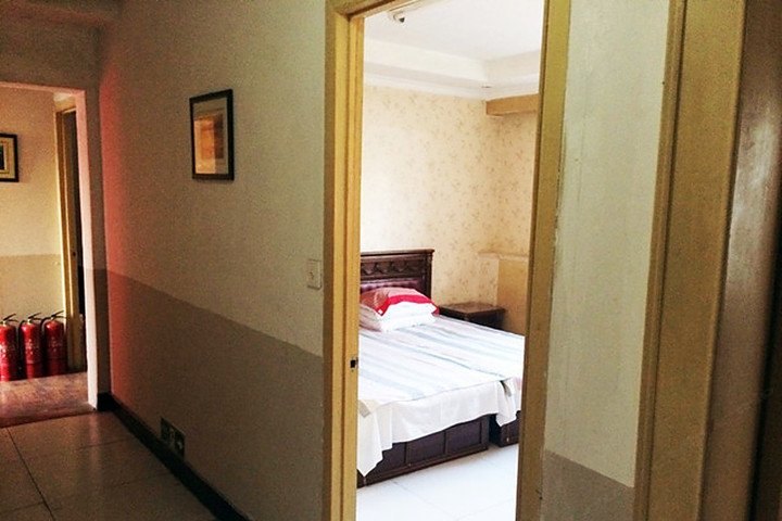 hotelPic